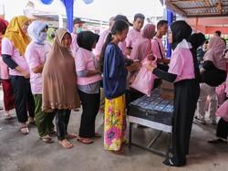 Pendukung Ganjar Pranowo Bagikan 1.000 Sembako di Pontianak