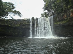 Daya Tarik Riam Merasap Niagara Mini dari Bengkayang Daya Tarik Riam Merasap Niagara Mini dari Bengkayang