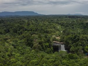 Niagara Kalimantan Barat, Air Terjun Riam Merasap Seru buat Rafting Niagara Kalimantan Barat, Air Terjun Riam Merasap Seru buat Rafting