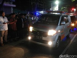 5 Jenazah Rombongan Guru Korban Kecelakaan Tol Bawen Tiba di Kota Pasuruan