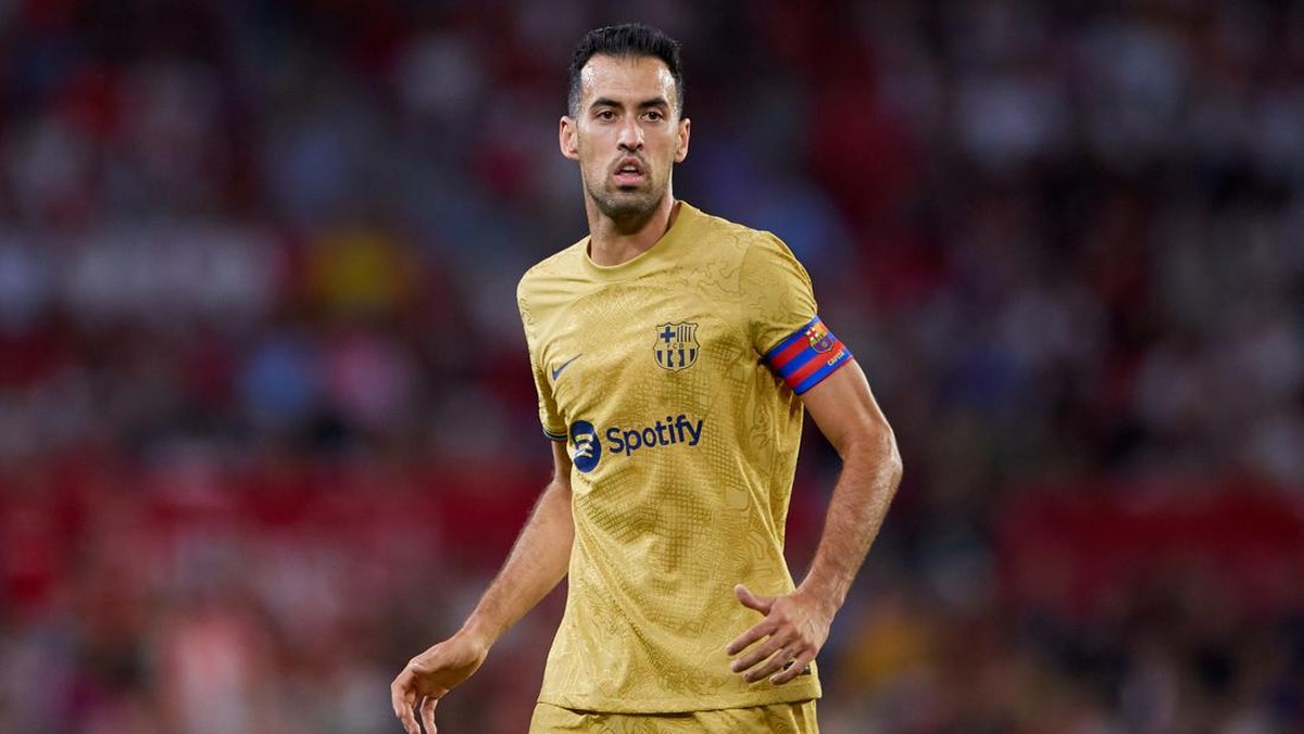 Gelandang Barcelona Sergio Busquets menjawab rumor akan melanjutkan karier di MLS. (Foto: Getty Images/Fran Santiago)