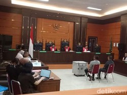 Sidang Korupsi KONI Padang, Terdakwa Ajukan Gubernur Mahyeldi jadi Saksi