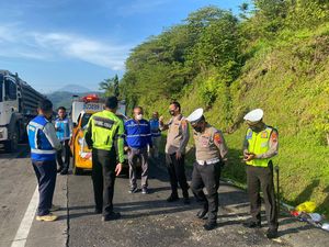Identitas Rombongan Guru SMPN 8 Kota Pasuruan Korban Kecelakaan Maut Tol Bawen Identitas Rombongan Guru SMPN 8 Kota Pasuruan Korban Kecelakaan Maut Tol Bawen