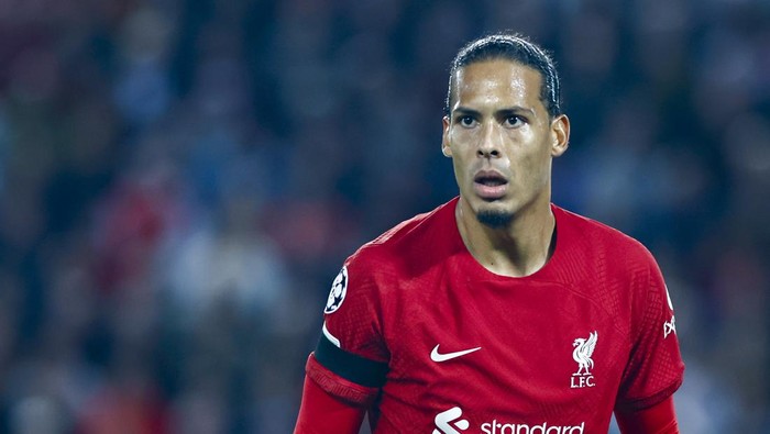 LIVERPOOL, ENGLAND - SEPTEMBER 13: Virgil van Dijk of Liverpool FC Looks on during the UEFA Champions League group A match between Liverpool FC and AFC Ajax at Anfield on September 13, 2022 in Liverpool, United Kingdom. (Photo by Michael Bulder/NESImages/DeFodi Images via Getty Images)
