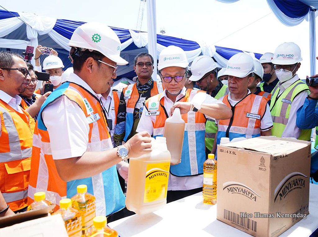 36 Kontainer Minyakita Dikirim dari Surabaya ke Maluku Utara Lewat Tol Laut 36 Kontainer Minyakita Dikirim dari Surabaya ke Maluku Utara Lewat Tol Laut