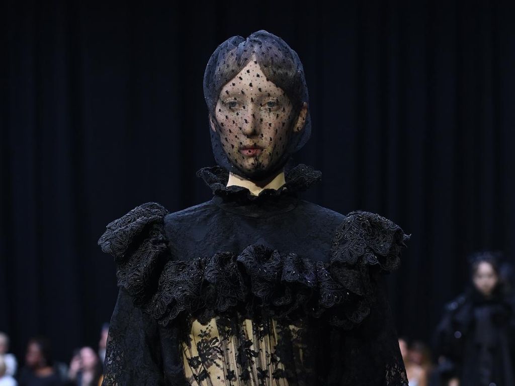 7 Momen Viral London Fashion Week, Ratu Dikenang Hingga Aksi Model Curvy RI 7 Momen Viral London Fashion Week, Ratu Dikenang Hingga Aksi Model Curvy RI