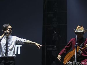 Bukan Vokalis, 5 Personel Band Ini Justru Lebih Beken dari Penyanyinya