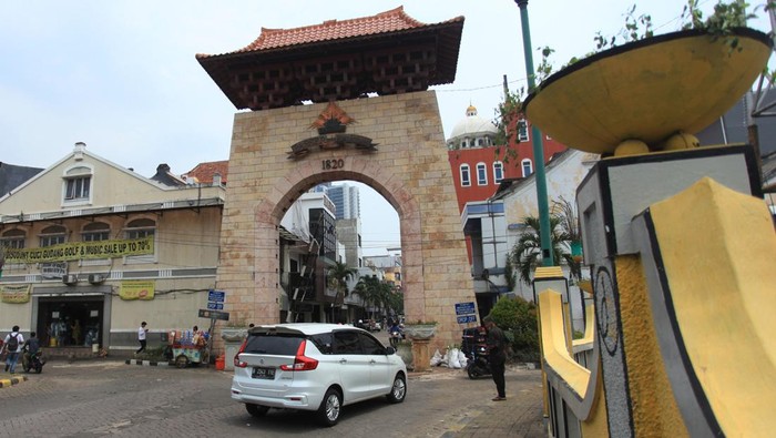 Berkunjung ke Kawasan Cagar Budaya Pasar Baru, Jakarta Suasana tempat cagar budaya di Jalan Pasar Baru, Jakarta, Kamis (22/9/2022). Pemprov DKI Jakarta lewat Dinas Kebudayaan (Disbud) menetapkan Kompleks Jalan Pasar Baru, Jakarta Pusat selaku tempat cagar budaya dimana bangunan pada tempat ini memiliki struktur cagar budaya yang menyimpan pemberitahuan tentang kesibukan insan pada masa lalu. ANTARA FOTO/Reno Esnir/rwa. *** Local Caption ***