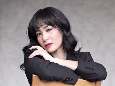 7 Gaya Baru Bunga Zainal Makin Cantik Dengan Rambut Berponi, Bak Artis Korea