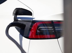 Harga Mobil Listrik Makin Murah, Mobil BBM Bisa Menyusut