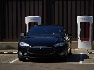 Charger Tesla Juga Bisa Dipakai buat Isi Daya Mobil Listrik Ini