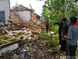 2 Ruang Kelas Ambruk, KBM di SDN Sindangrahayu Tasik Terhambat
