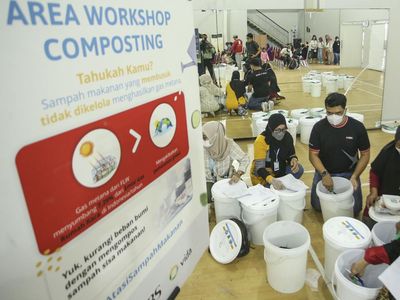 Emak-emak Bekasi Ikut Pelatihan Pupuk Kompos untuk Kurangi Sampah