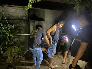 Transaksi Sabu di Kuburan, Empat Warga Mataram Dibekuk Polisi Transaksi Sabu di Kuburan, Empat Warga Mataram Dibekuk Polisi