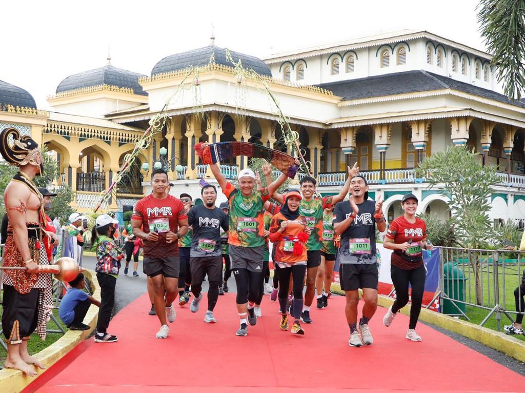 Warga Medan Antusias Ikut Friendship Run Borobudur Marathon Bareng Ganjar