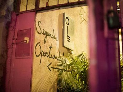 Gokil! Restoran Cantik Ini Dikelola Napi di Dalam Penjara Wanita