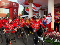 Hari Jantung Dunia, Khofifah Ajak Warga Gowes-Senam Jantung di Grahadi