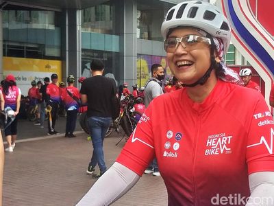 Jangan Mau Kalah! Usia Kepala 5, Ira Wibowo Masih Bisa Gowes 70 Km Lho