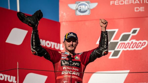Jack Miller di Motegi: Wheelie, Burnout, Shoey