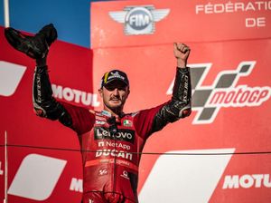 Jack Miller di Motegi: Wheelie, Burnout, Shoey