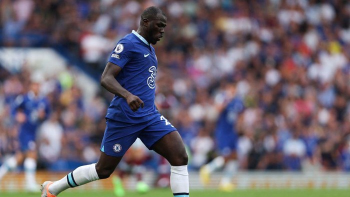 Chelseas Senegalese defender Kalidou Koulibaly controls the ball during the English Premier League football match between Chelsea and West Ham United at Stamford Bridge in London on September 3, 2022. - RESTRICTED TO EDITORIAL USE. No use with unauthorized audio, video, data, fixture lists, club/league logos or live services. Online in-match use limited to 120 images. An additional 40 images may be used in extra time. No video emulation. Social media in-match use limited to 120 images. An additional 40 images may be used in extra time. No use in betting publications, games or single club/league/player publications. (Photo by Adrian DENNIS / AFP) / RESTRICTED TO EDITORIAL USE. No use with unauthorized audio, video, data, fixture lists, club/league logos or live services. Online in-match use limited to 120 images. An additional 40 images may be used in extra time. No video emulation. Social media in-match use limited to 120 images. An additional 40 images may be used in extra time. No use in betting publications, games or single club/league/player publications. / RESTRICTED TO EDITORIAL USE. No use with unauthorized audio, video, data, fixture lists, club/league logos or live services. Online in-match use limited to 120 images. An additional 40 images may be used in extra time. No video emulation. Social media in-match use limited to 120 images. An additional 40 images may be used in extra time. No use in betting publications, games or single club/league/player publications. (Photo by ADRIAN DENNIS/AFP via Getty Images)