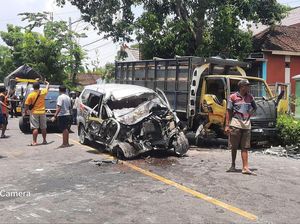 Avanza Tabrak Truk di Baureno Bojonegoro Muat Sekeluarga Pulang Hajatan Avanza Tabrak Truk di Baureno Bojonegoro Muat Sekeluarga Pulang Hajatan