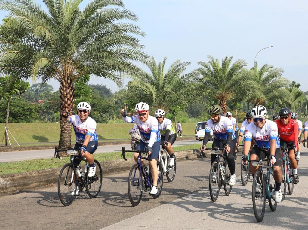 Cycling for Blue Sky and Road Safety: Cara Korlantas Ajak Aman Bersepeda Cycling for Blue Sky and Road Safety: Cara Korlantas Ajak Aman Bersepeda