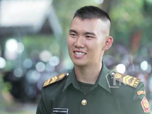 Letda Alfred Perwira Keturunan Tionghoa: Saya Diperlakukan Sama Letda Alfred Perwira Keturunan Tionghoa: Saya Diperlakukan Sama