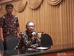Hotman Buka 911 di Surabaya, Mahfud Md: Waduh Sudah Teknis, Itu Urusan Polisi