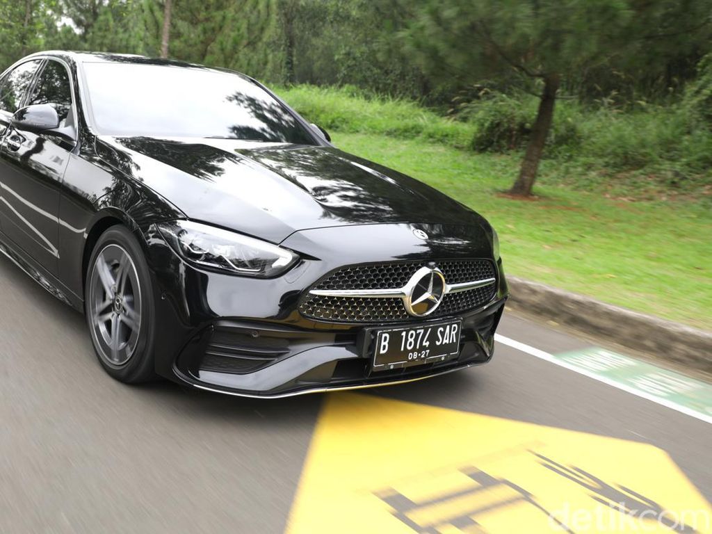 Tes Mercedes-Benz C 300 AMG Line: Harga Terjangkau, Mewahnya Memukau! Tes Mercedes-Benz C 300 AMG Line: Harga Terjangkau, Mewahnya Memukau!