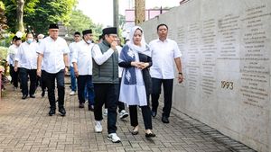 Momen Puan Maharani Ziarah dan Doa Bersama Cak Imin di Makam Taufiq Kiemas