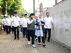 Momen Puan Maharani Ziarah dan Doa Bersama Cak Imin di Makam Taufiq Kiemas