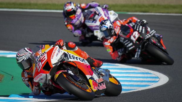 Spanish rider Marc Marquez of Repsol Honda Team steers his motorcycle followed by Spanish rider Maverick Vinales of the Aprilia Racing during the MotoGP race of the Japanese Motorcycle Grand Prix at the Twin Ring Motegi circuit in Motegi, north of Tokyo Sunday, Sept. 25, 2022.(AP Photo/Shuji Kajiyama)