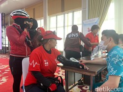 Warga Antusias Periksa Kesehatan Gratis di Indonesia Heart Bike 2022