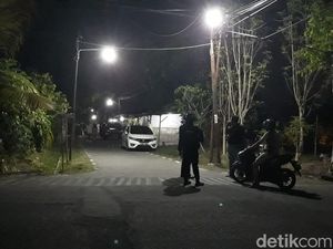 1 Polisi Terluka Akibat Ledakan yang Berasal dari Paket di Aspol Sukoharjo 1 Polisi Terluka Akibat Ledakan yang Berasal dari Paket di Aspol Sukoharjo