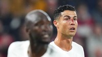Ronaldo bermain dengan cedera hidung.