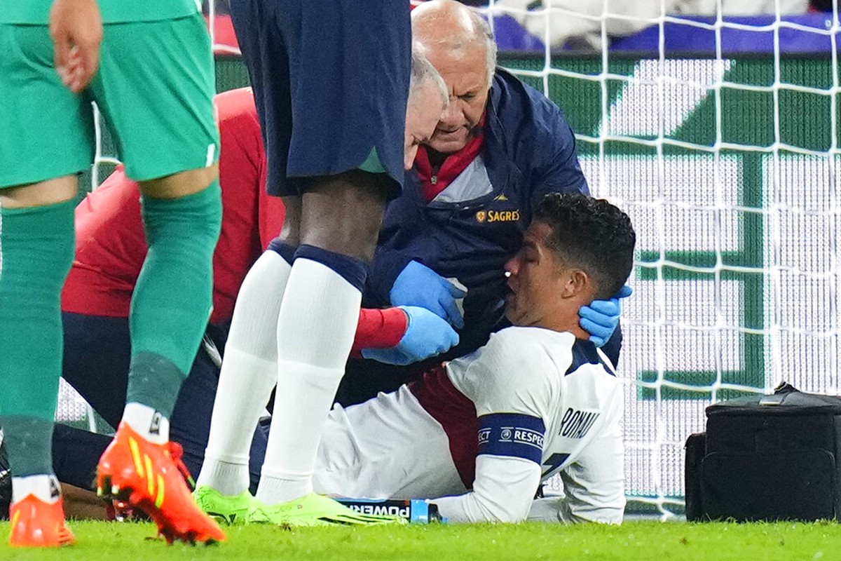 Ronaldo Berdarah-darah, Pelatih: Itu Bagian dari Sepakbola (Foto: AP/Petr David Josek)
