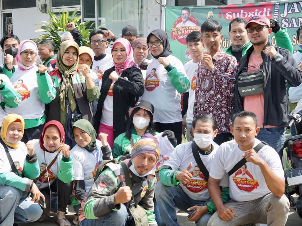 Jawara Sandi Uno Bagikan Subsidi BBM untuk Ojol di Bekasi