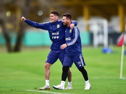 De Paul pun suka bercanda sama Messi di sesi latihan. Sudah bukan pemandangan asing, keduanya selalu terlihat bersama-sama (Getty Images)