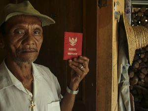 Sakti! Dokumen Merah Ini Bisa Bikin Warga Perbatasan Bebas Keluar Masuk