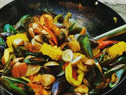 Komplet! 5 Tempat Makan Seafood Gerobakan Harga Rp 15 Ribuan