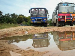 Sensasi Naik Bus India di Perbatasan Indonesia-Malaysia