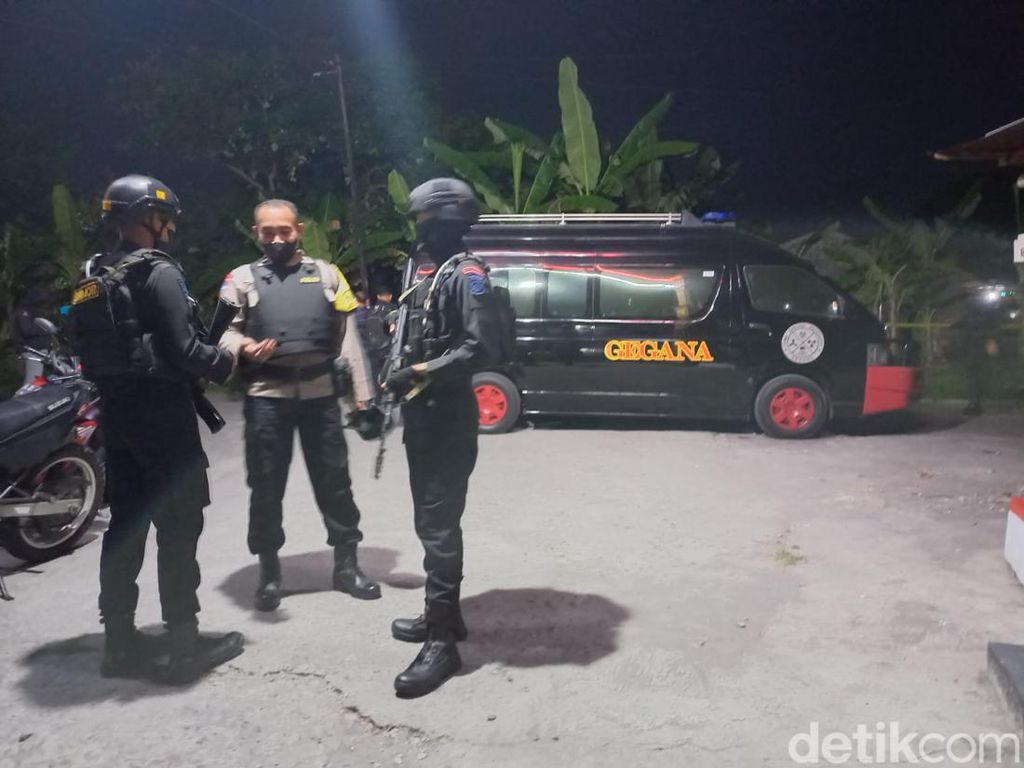 Ledakan di Aspol Sukoharjo, Kotak Paket Kardus Masih Utuh Ledakan di Aspol Sukoharjo, Kotak Paket Kardus Masih Utuh