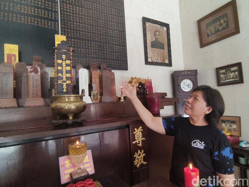 Gus Dur Bak Dewa, di Sini Ia Dipajang di Tempat Sembahyang Gus Dur Bak Dewa, di Sini Ia Dipajang di Tempat Sembahyang