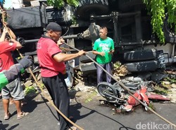 Sopir Truk Tabrak Pemotor-Warung Tewaskan 3 Orang Sempat Teriak Minta Tolong