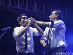 Endah N Rhesa Koes Plus-an Bareng Vincent Desta + Andre Taulany