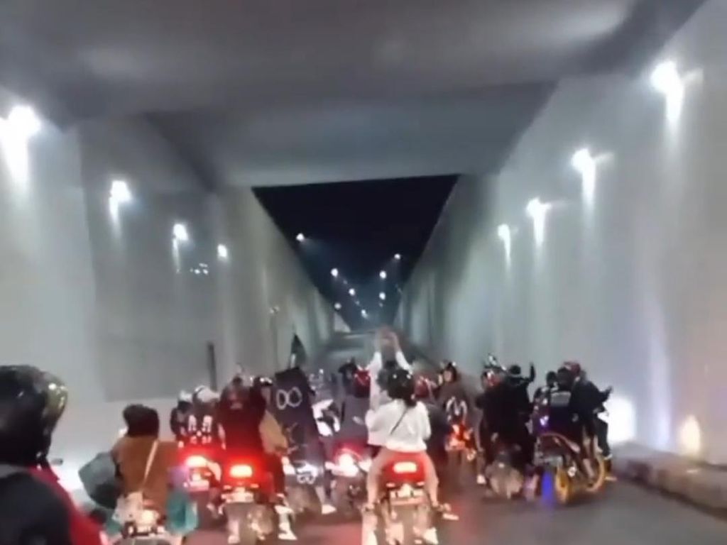 Gerombolan Bermotor Tutup Underpass Cimahi, Polisi: Kita Akan Cari!