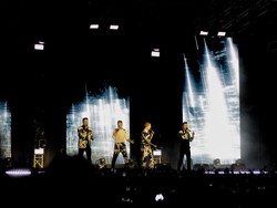 Bawakan 14 Lagu, Westlife Sukses Puaskan Penggemar di Surabaya