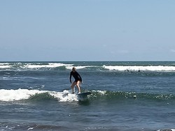 Menjajal Ombak Pantai Kedungu, Spot Surfing Alternatif di Tabanan
