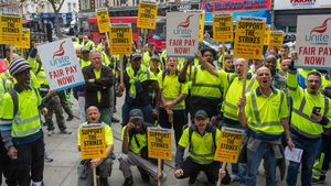 Foto Demo Buruh Tuntut Naik Gaji di Inggris, dari Tukang Pos hingga Wartawan